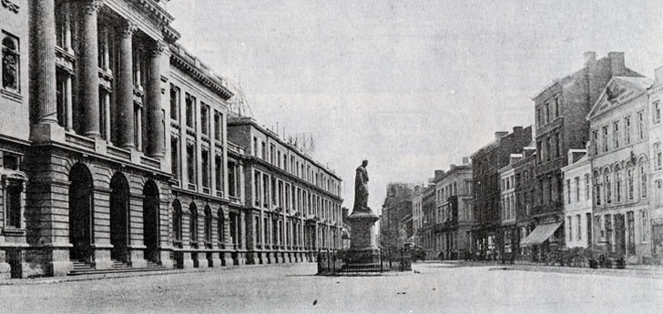 La place de l’Université avant 1914 et la statue d’André Dumont. © Université de Liège